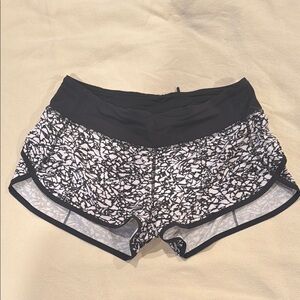 Lululemon Speed Up Low Rise Lined Short - Black and White Patterned